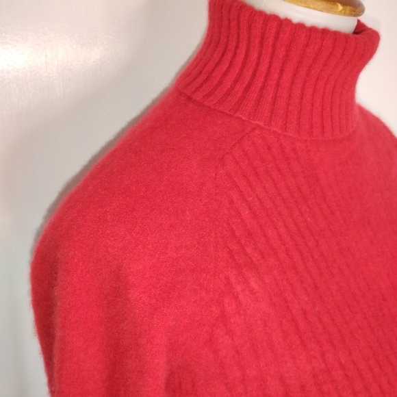 SOFT CASHMERE NEIMAN MARCUS TURTLE NECK - Picture 9 of 10